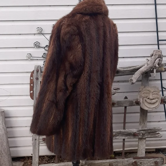 VINTAGE🤎60's Luxurious MID LENGTH Brown Fur Coat Size Med/Lg - Picture 4 of 11